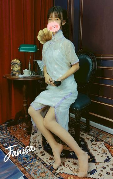 女大学生的沙龙室免费_1080迅雷电影在线